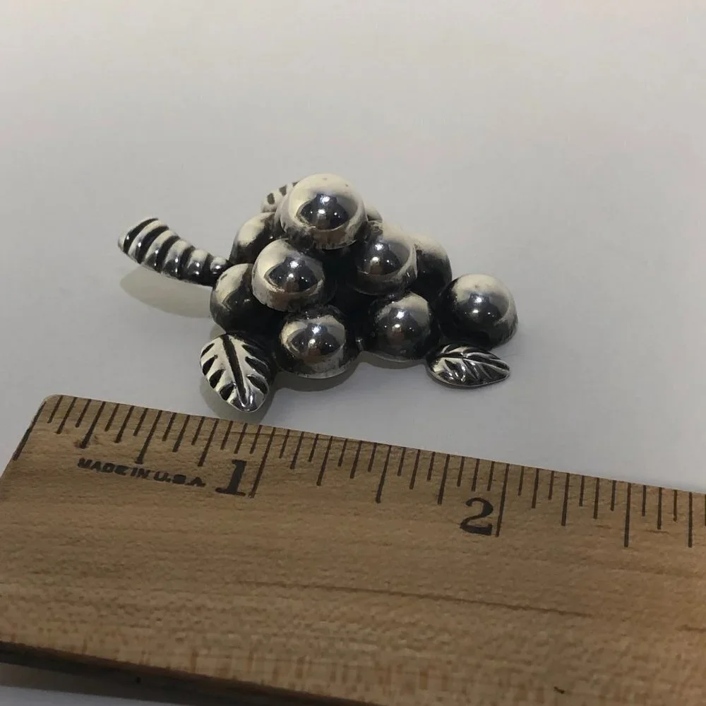 VINTAGE‎ Sterling Silver Grapes Brooch Stacking Dimensional 2